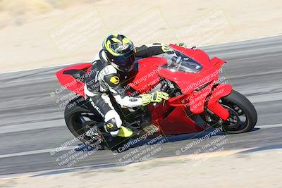 media/Dec-01-2025-Moto Forza (Mon) [[2daa91e15f]]/3-Beginner Group/Session 4 Turn 9/